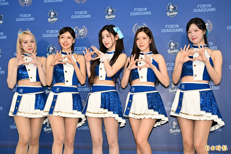 富邦悍將韓籍五本柱。（記者陳志曲攝）