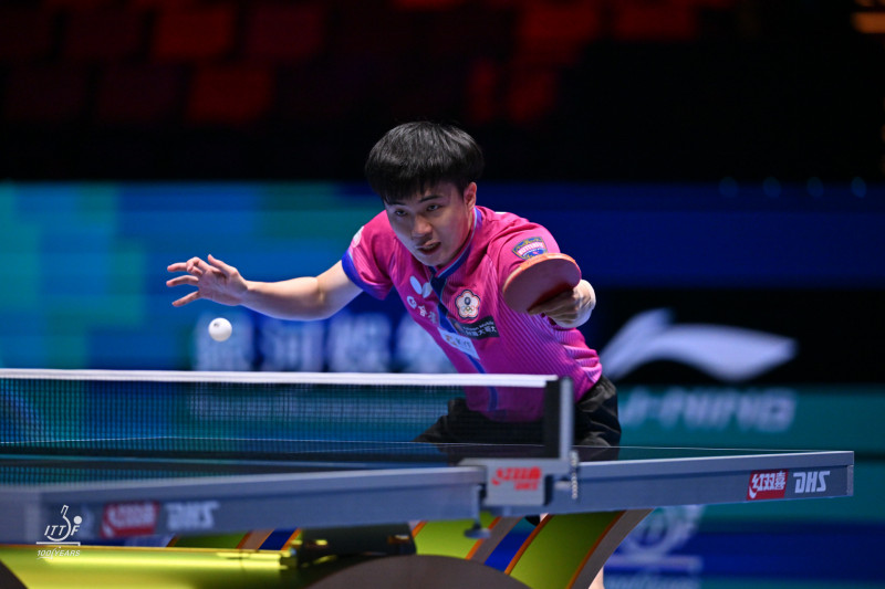 林昀儒在男單8強賽逆轉日本名將張本智和，闖進4強。（取自ITTF官網）