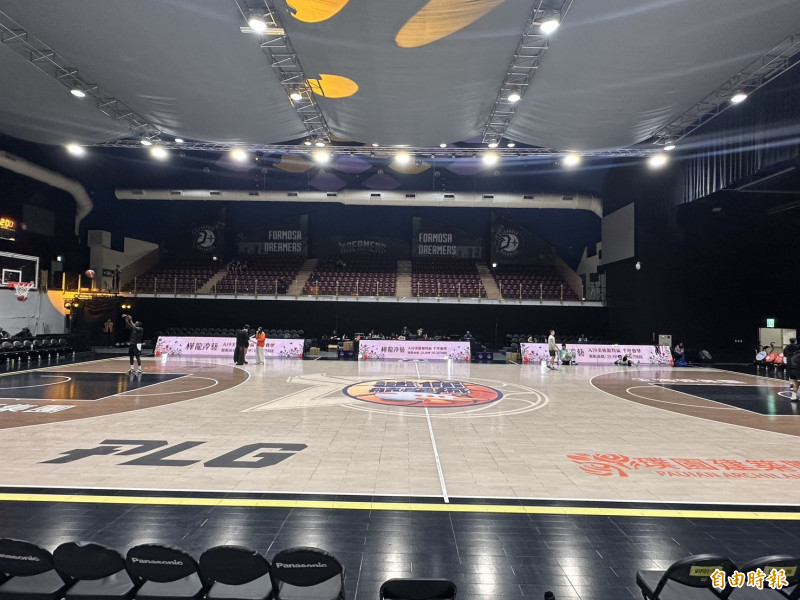 領航猿主場移師洲際迷你蛋。（記者盧養宣攝）