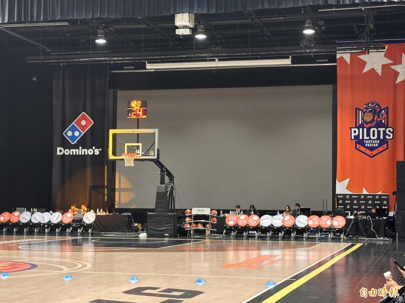 領航猿主場移師洲際迷你蛋。（記者盧養宣攝）