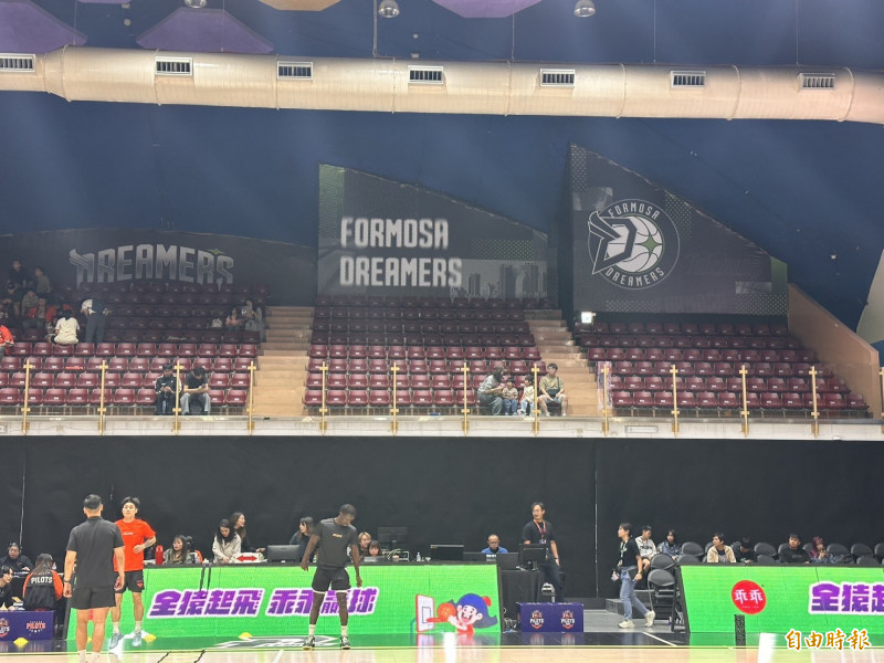 領航猿主場移師洲際迷你蛋，仍保留夢想家標誌。（記者盧養宣攝）