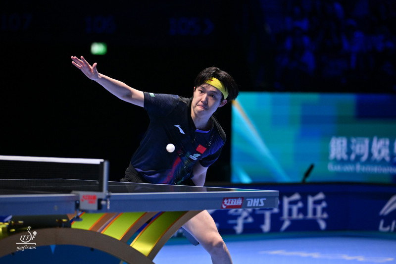 世界球王大戰7局逆轉約基奇，驚險闖進男單4強。（取自ITTF官網）