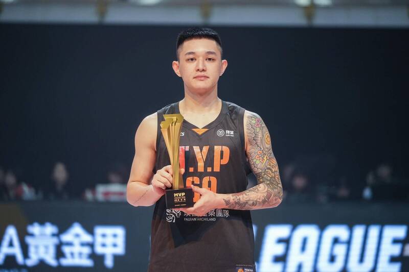 盧峻翔賽前獲頒單月MVP。（PLG提供）
