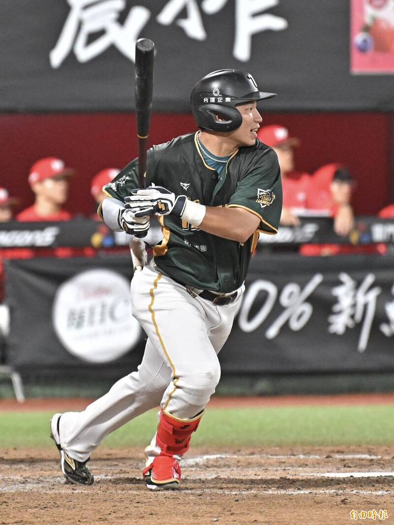 台鋼雄鷹紀慶然。（記者塗建榮攝）
