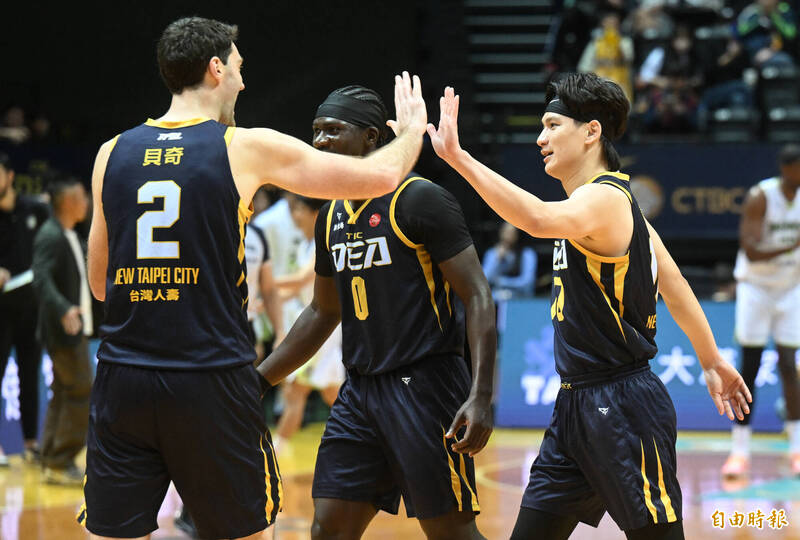 謝亞軒（右）。（記者林正堃攝）