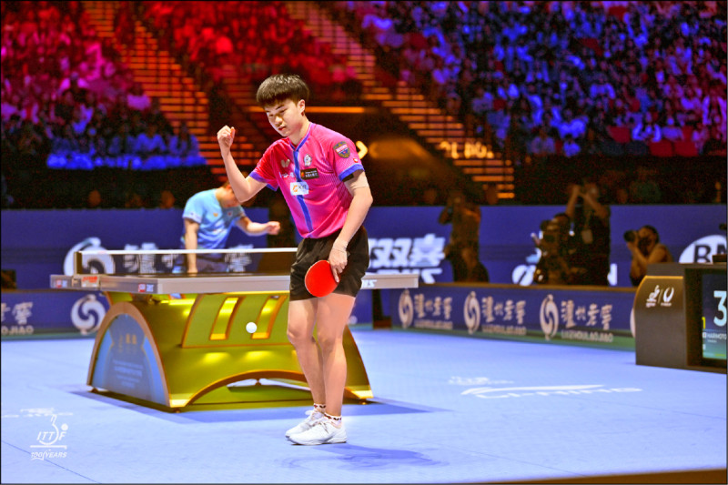 林昀儒擊退張本智和。（取自ITTF官網）