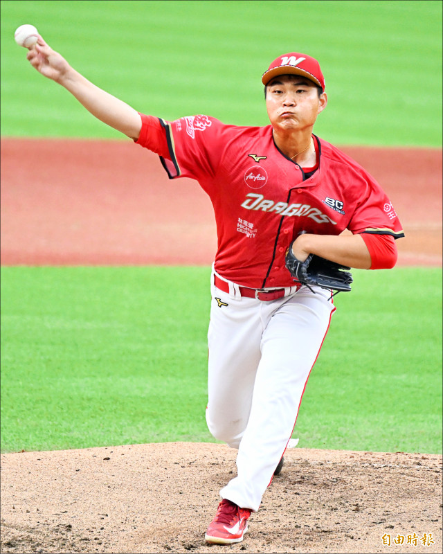 味全龍郭郁政先發6局無失分，獲選單場MVP。
（記者林正堃攝）