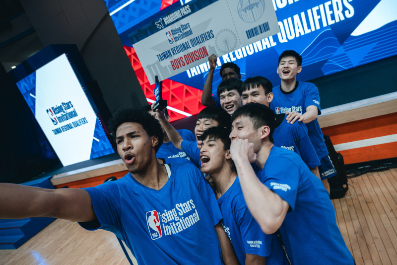 東泰高中晉級新加坡總冠軍賽自拍慶祝。（NBA提供）