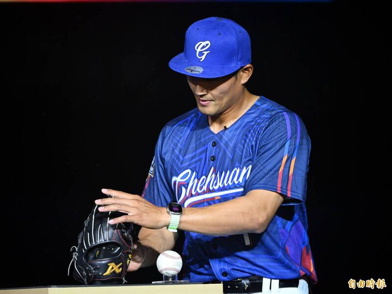 富邦悍將今天賽後於主場新莊為林哲瑄舉行引退儀式。（記者陳逸寬攝）