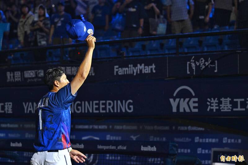 富邦悍將今天賽後於主場新莊為林哲瑄舉行引退儀式。（記者陳逸寬攝）