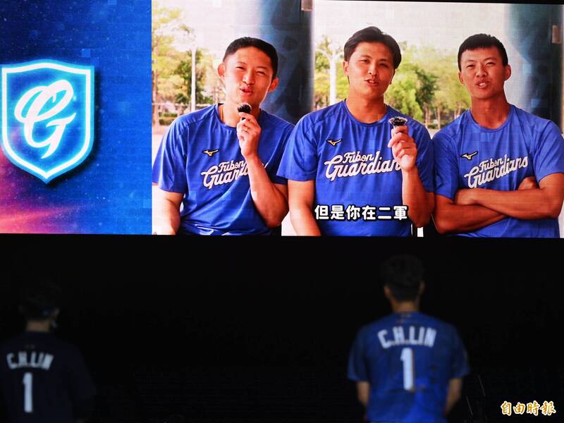 富邦悍將今天賽後於主場新莊為林哲瑄舉行引退儀式。（記者陳逸寬攝）