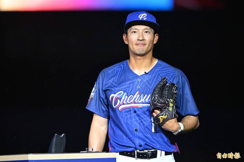 富邦悍將今天賽後於主場新莊為林哲瑄舉行引退儀式。（記者陳逸寬攝）