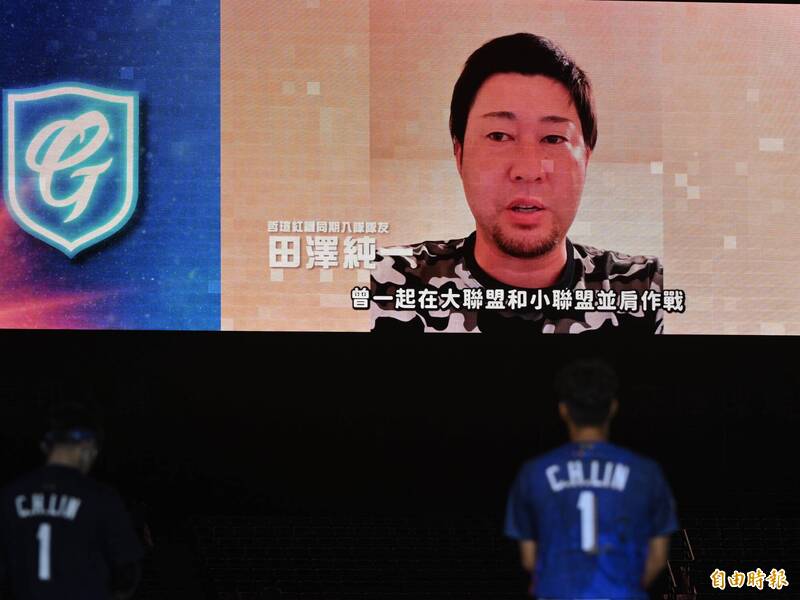 富邦悍將今天賽後於主場新莊為林哲瑄舉行引退儀式。（記者陳逸寬攝）