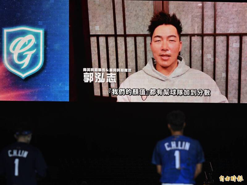 富邦悍將今天賽後於主場新莊為林哲瑄舉行引退儀式。（記者陳逸寬攝）