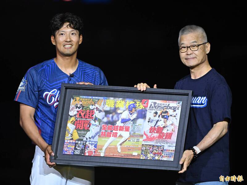 富邦悍將今天賽後於主場新莊為林哲瑄舉行引退儀式。（記者陳逸寬攝）