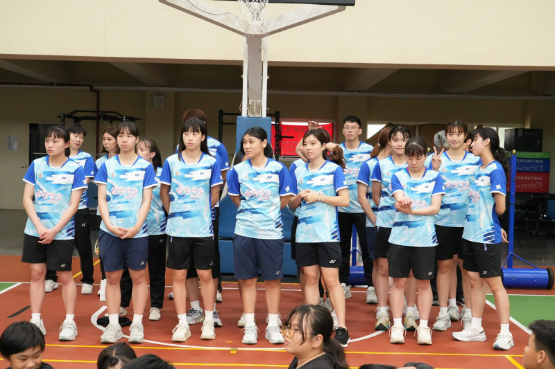 台電女子羽球隊實力堅強，抵澎以球會友。（澎湖縣政府提供）