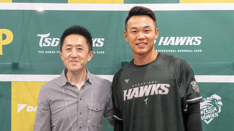 岩本部長特地南下來到高雄，與王柏融再次於台灣相見。（台鋼提供）