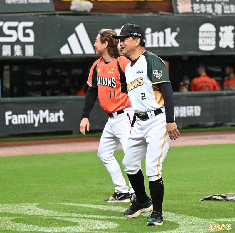 雙方1：1握手和局。（記者李惠洲攝）