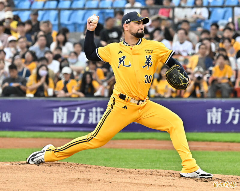 兄弟先發投手勝騎士。（記者陳志曲攝）