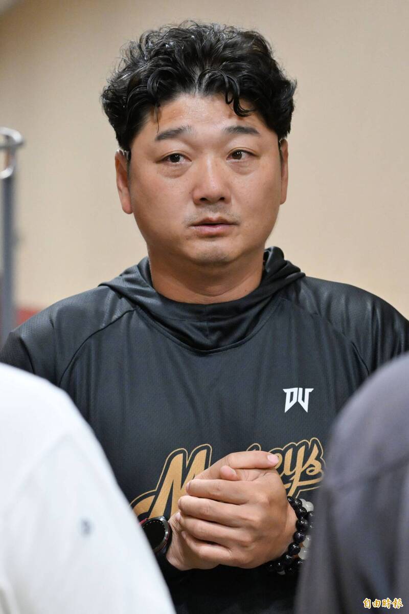 樂天桃猿總教練曾豪駒。（記者陳志曲攝）