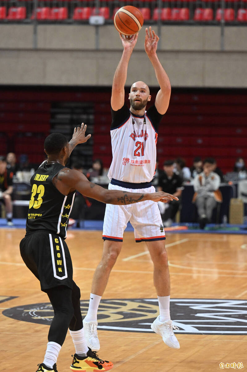 領航猿伯朗。（記者林正堃攝）