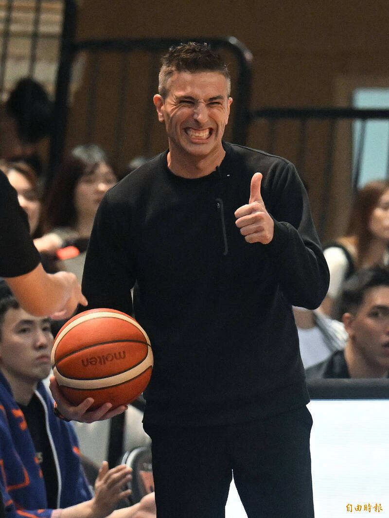 領航猿總教練卡米諾斯。（資料照，記者林正堃攝）