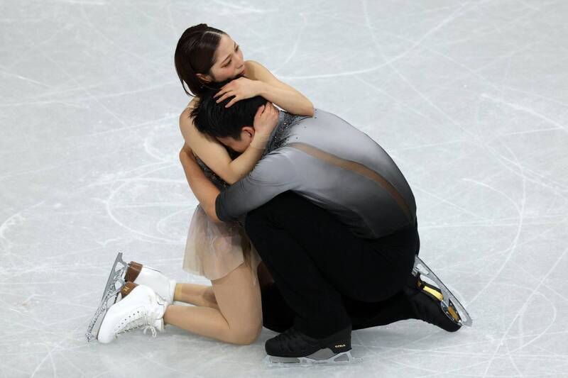 米蘭冬奧雙人花滑，2月16日由木原龍一（右）和三浦璃來（左）為日本奪下該項目首金，賽後木原忍不住落淚，三浦則在旁溫柔安慰。（資料照，歐新社）