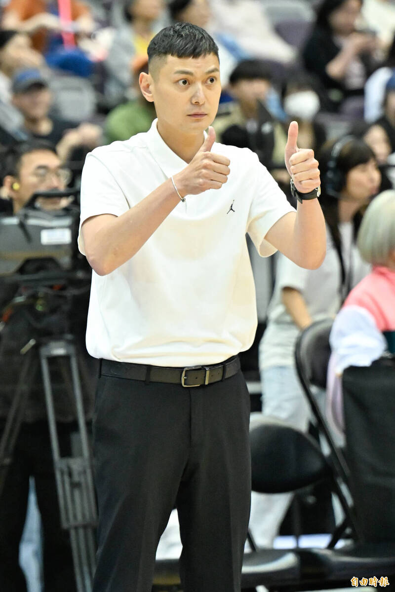 政治大學總教練陳子威。（記者陳志曲攝）