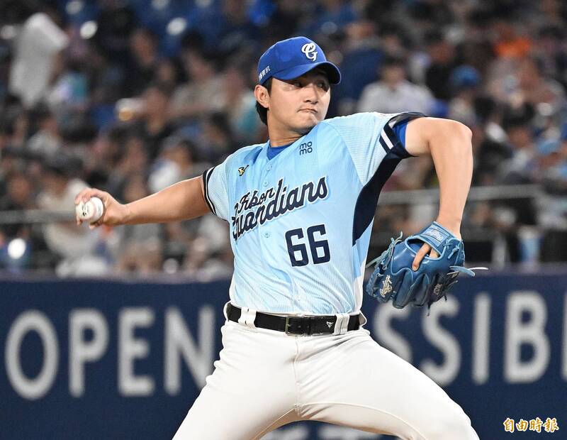 富邦悍將先發投手李東洺。（記者廖振輝攝）