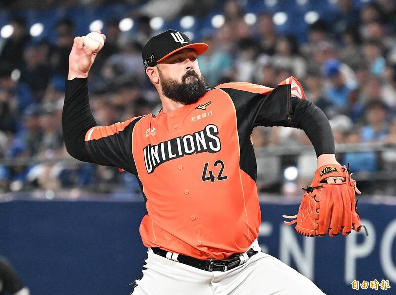 獅隊洋投獅帝芬。（記者廖振輝攝）