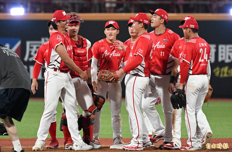 味全龍奪勝。（記者林正堃攝）