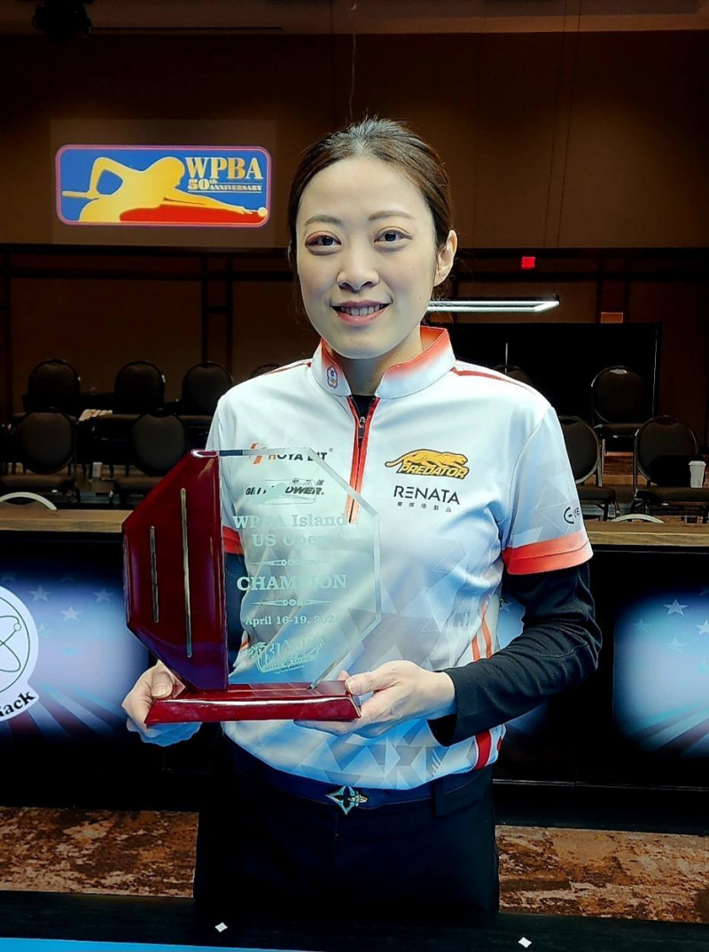 周婕妤逆轉美國新星伊絲頓，奪下今年第2冠。（取自WPBA臉書）