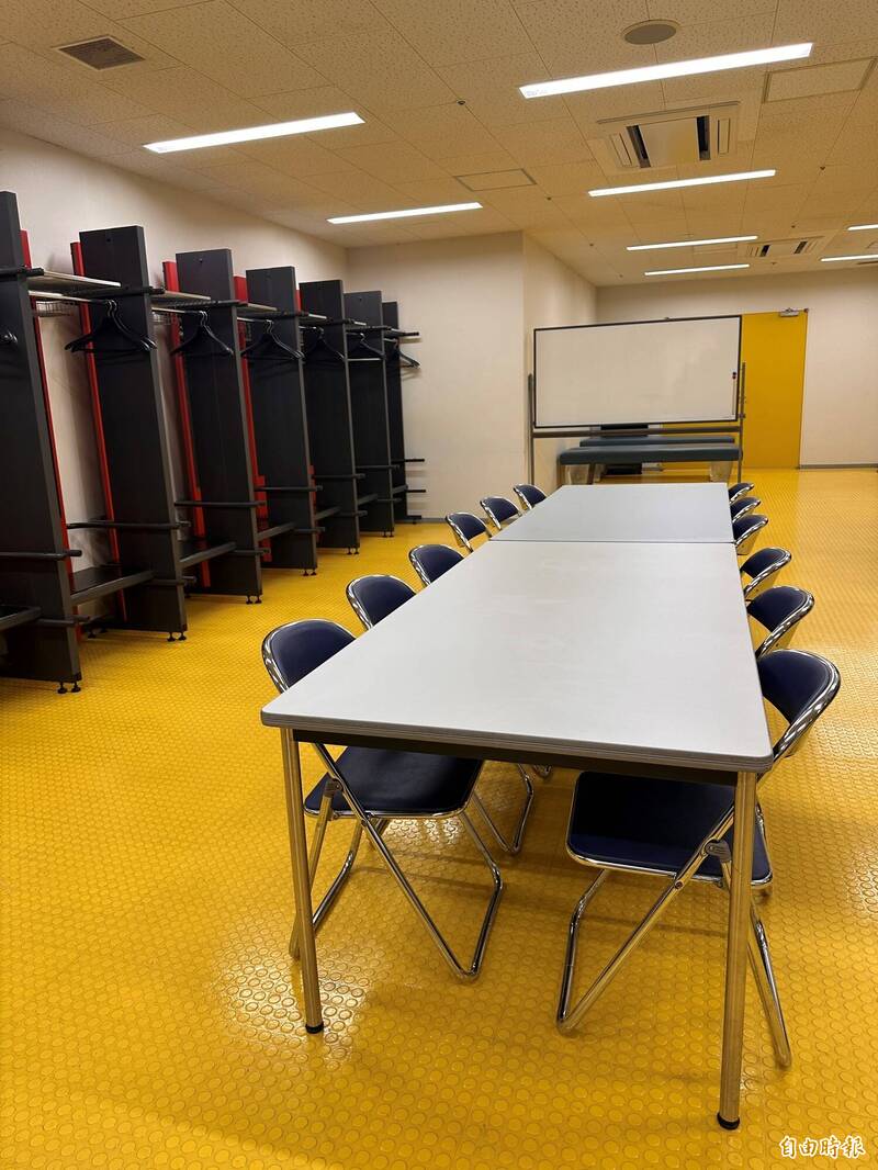 豐田體育場球員休息室。（記者盧養宣攝）