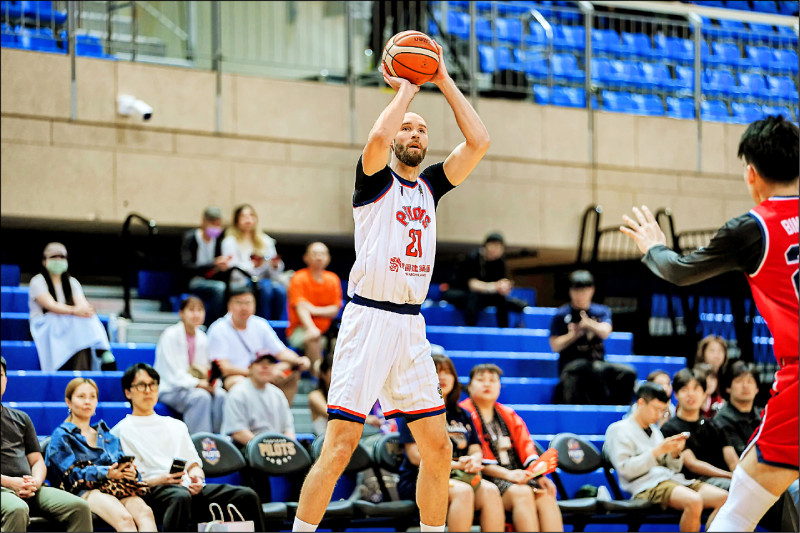 領航猿靠著伯朗終場前的超前三分球，險勝蒙古成吉思汗野馬。（取自FIBA官網）