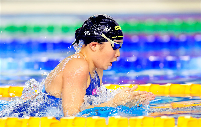 何康婗全中運女子100蛙再添金牌。（台南市體育局提供）