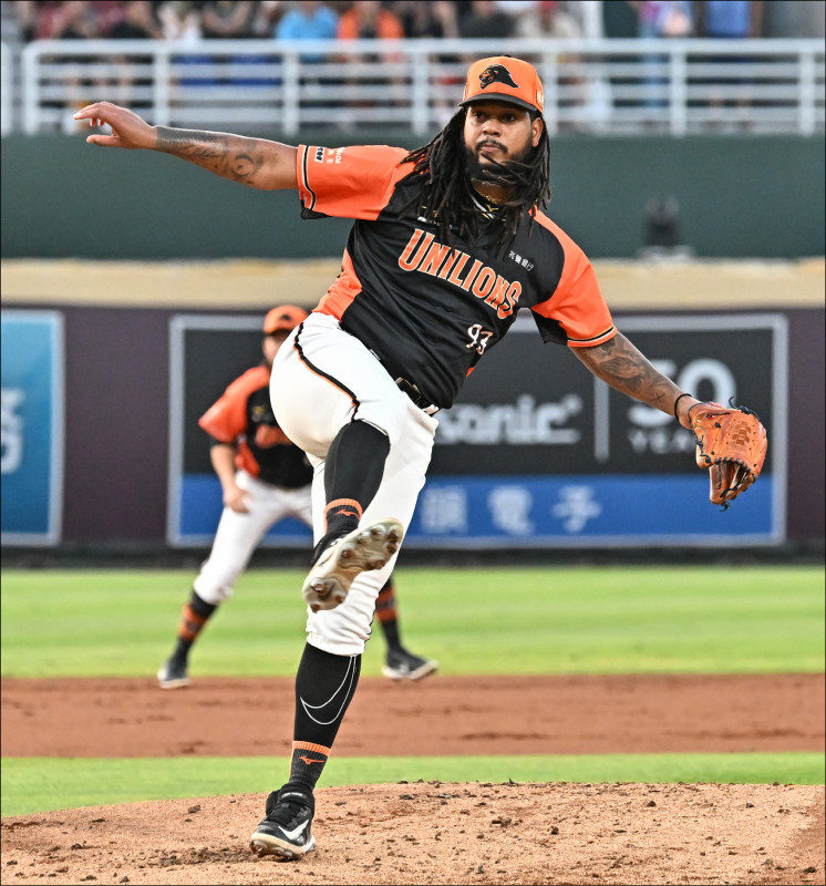 中信兄弟延攬去年獅隊洋投飛力獅，並更改登錄譯名為「菲力士」。（資料照）