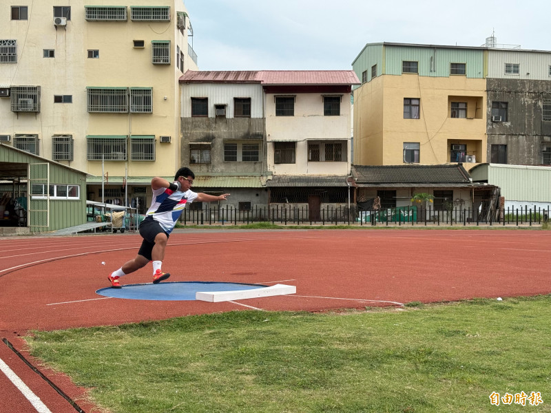 李健嘉日前參加全中運鉛球項目決賽，一舉獲得金牌更是突破大會紀錄。（記者李文德攝）