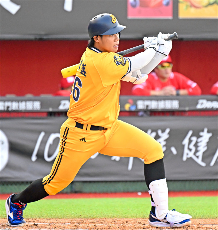打擊榜首黃韋盛 熬過「肩」難挑戰 - 自由體育