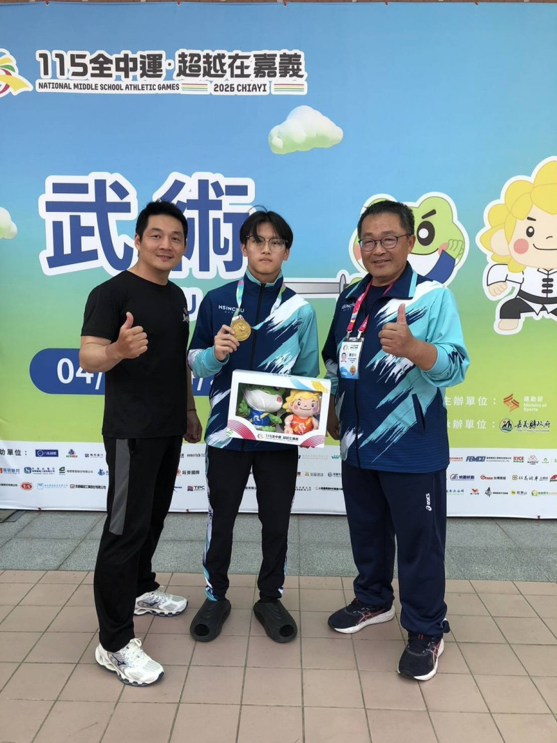 新竹市的新竹美國學校張弘毅在全中運國男組武術散手56公斤級奪金。（市府提供）