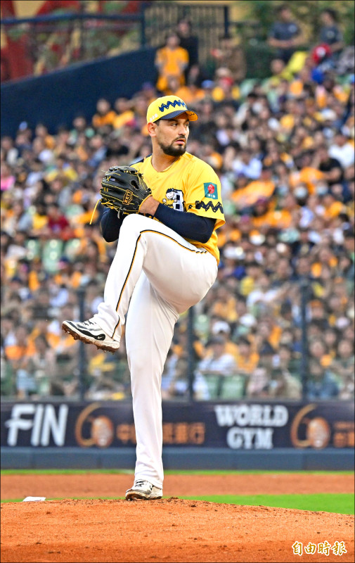 神助勝騎士 中信本季首奪3連勝