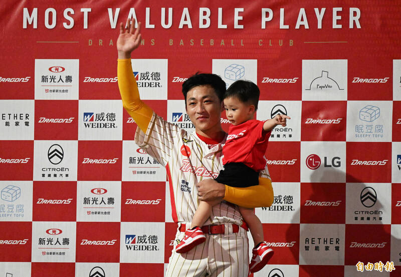 郭天信獲選單場MVP。（記者林正堃攝）
