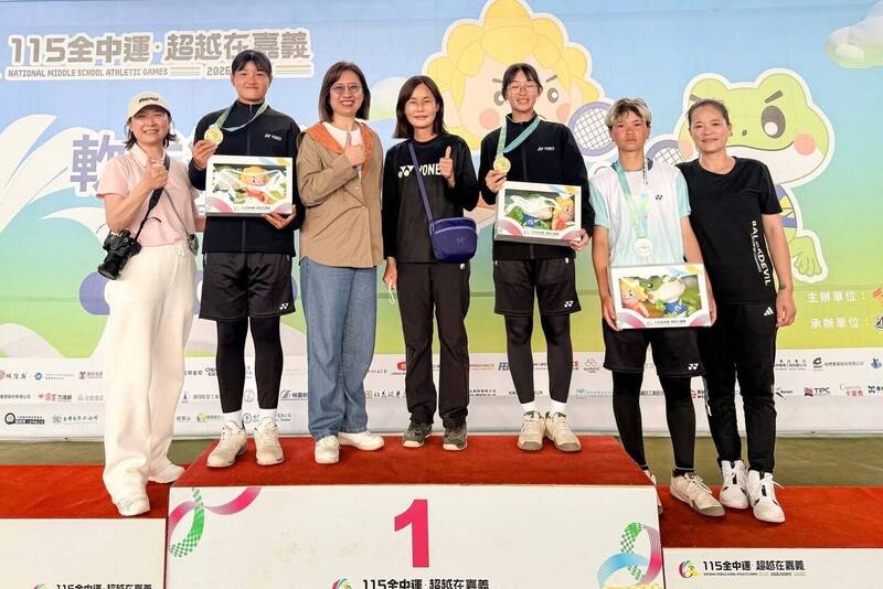後壁高中在全中運高女雙打金牌。（後壁國中提供）