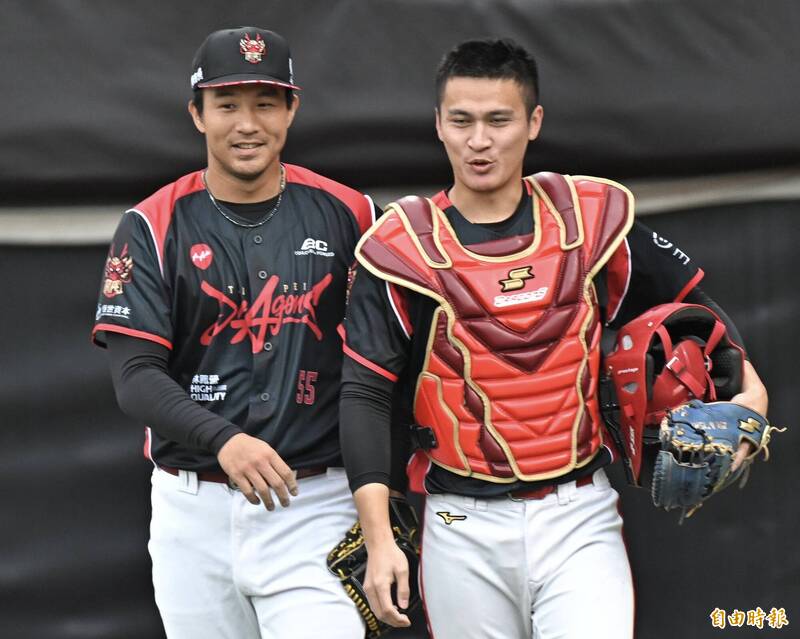 曾仁和（左）、林辰勳（右）投捕搭檔。（記者塗建榮攝）