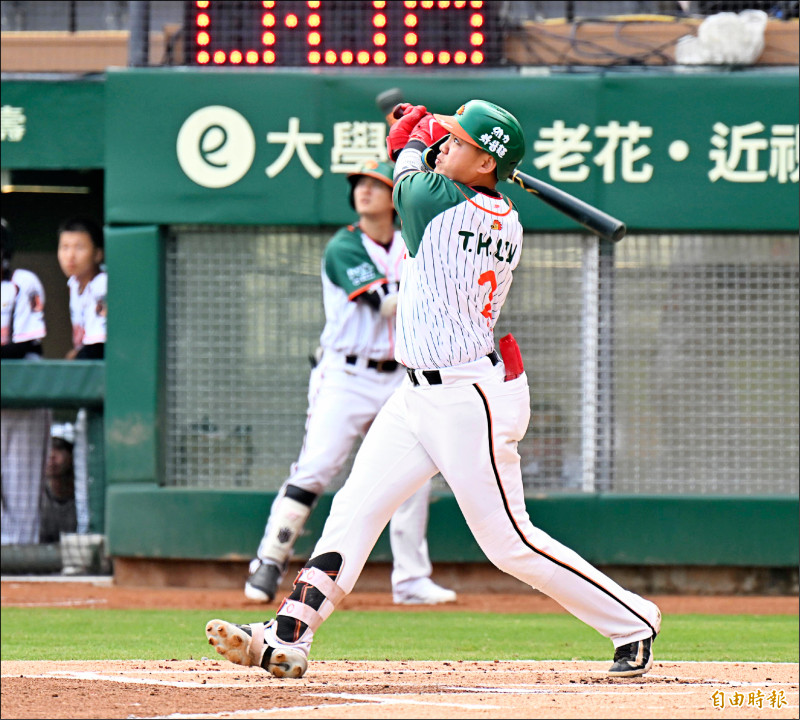 林子豪本季首轟出爐。（記者李惠洲攝）