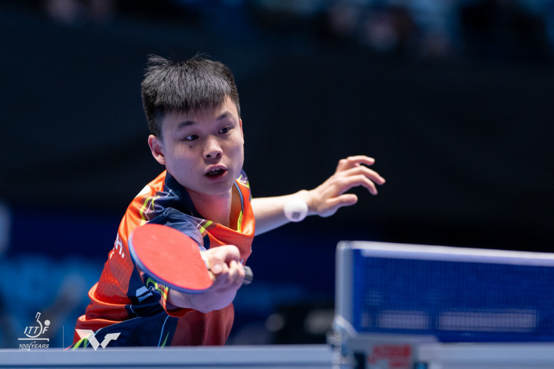 馮翊新在第二點輕取寧科維奇，為台灣隊拿下1勝。（取自WTT官網）