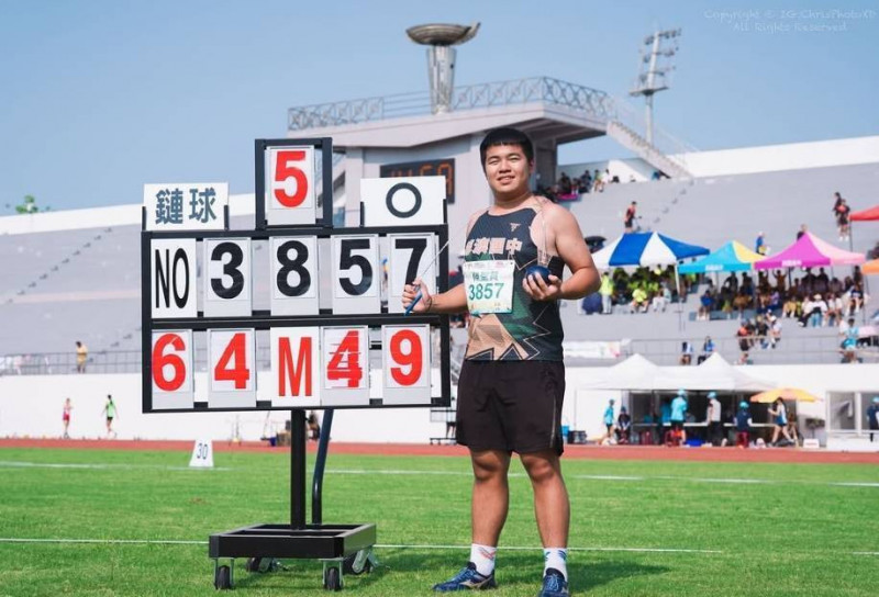 陳聖賢在嘉義全中運國男鏈球項目，以64.49公尺摘金，並打破大會紀錄。（圖由教練張雅婷提供）
