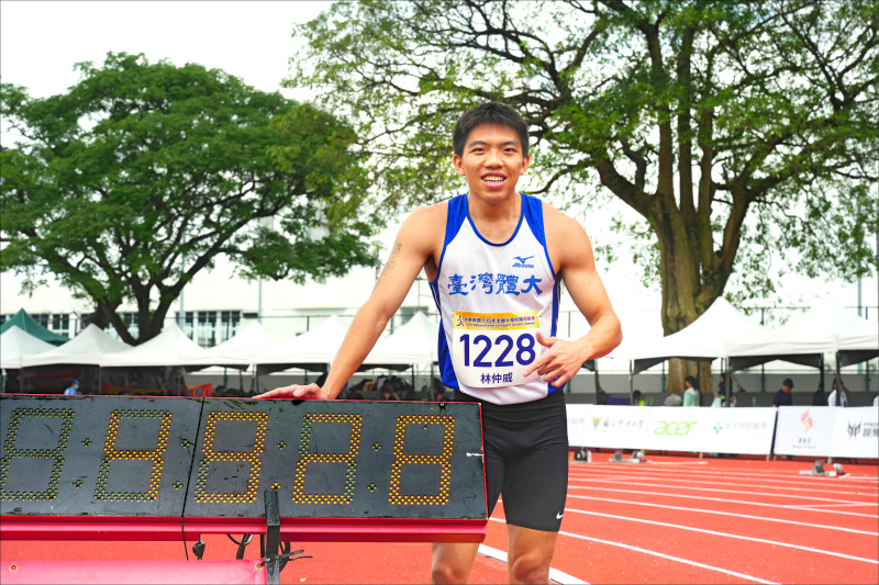 台灣體大林仲威在400公尺跨欄跑出49秒28，再度達標亞運參賽標準。（全大運辦公室提供）