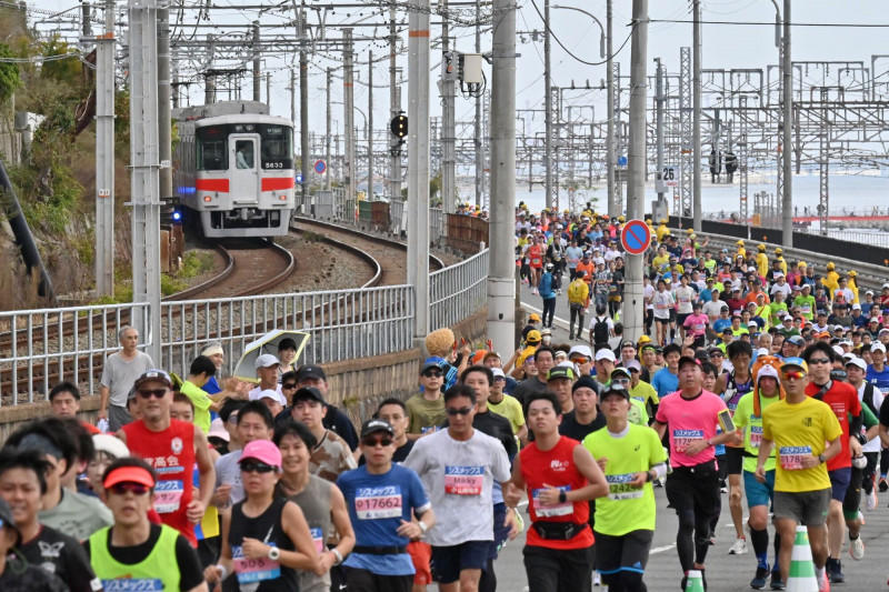 神戶馬拉松是日本關西地區具代表性的城市馬拉松賽事。（圖由桃園市政府提供）