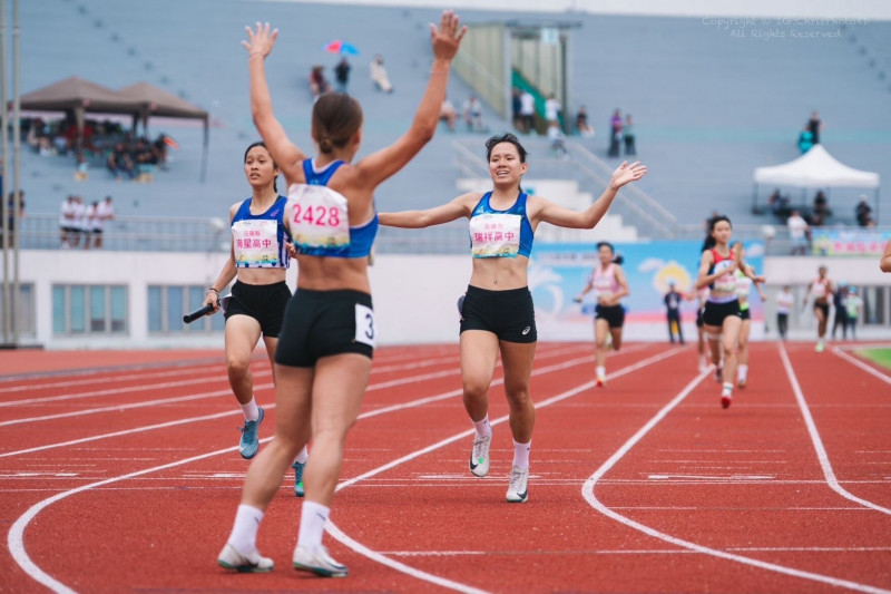 瑞祥高中田徑隊奪得全中運4x100公尺接力、4x400公尺接力雙料金牌。（瑞祥高中提供）