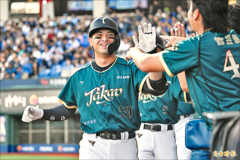 台鋼郭阜林3分砲奠定勝基。
（記者陳志曲攝）